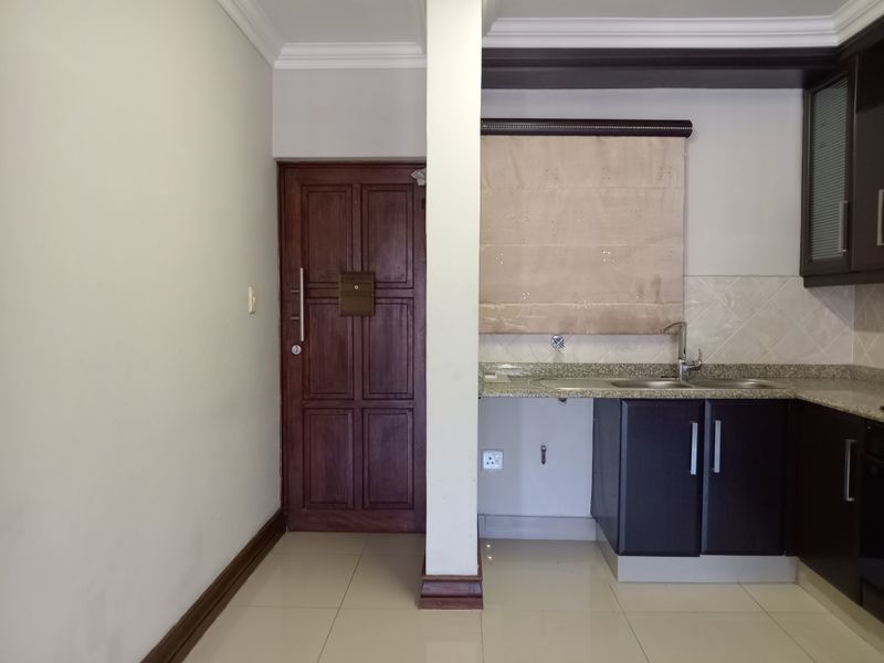 Charming 2-Bedroom Flat for Sale in Umhlanga New Town Centre - Photo 3