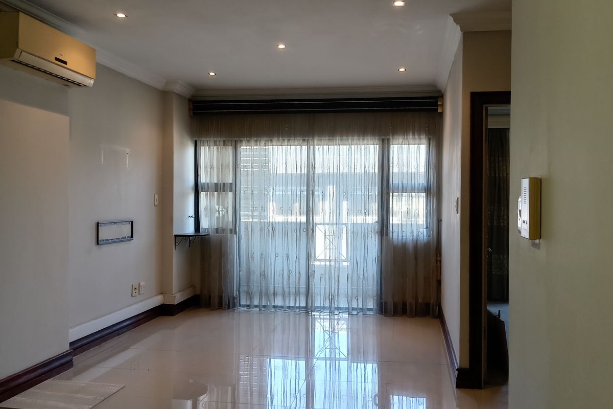 Charming 2-Bedroom Flat for Sale in Umhlanga New Town Centre - Photo 2
