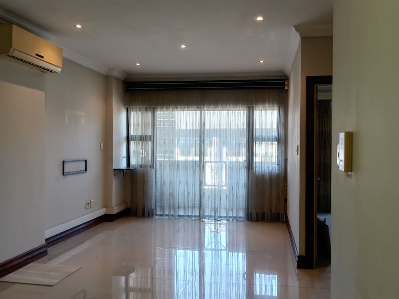 Charming 2-Bedroom Flat for Sale in Umhlanga New Town Centre - Photo 2