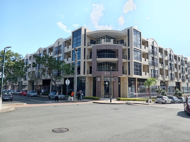 Charming 2-Bedroom Flat for Sale in Umhlanga New Town Centre - Photo 1