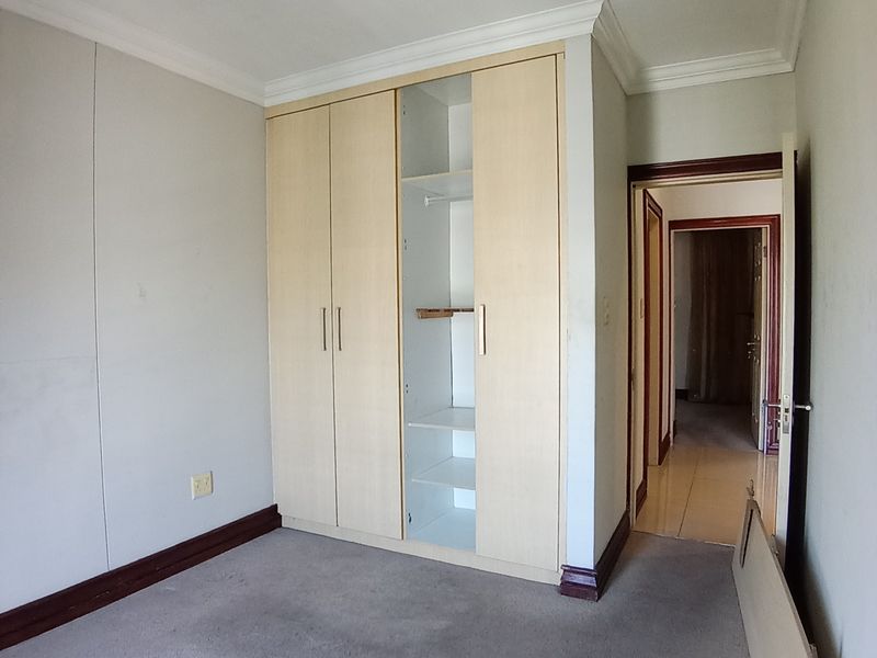 Charming 2-Bedroom Flat for Sale in Umhlanga New Town Centre - Photo 8