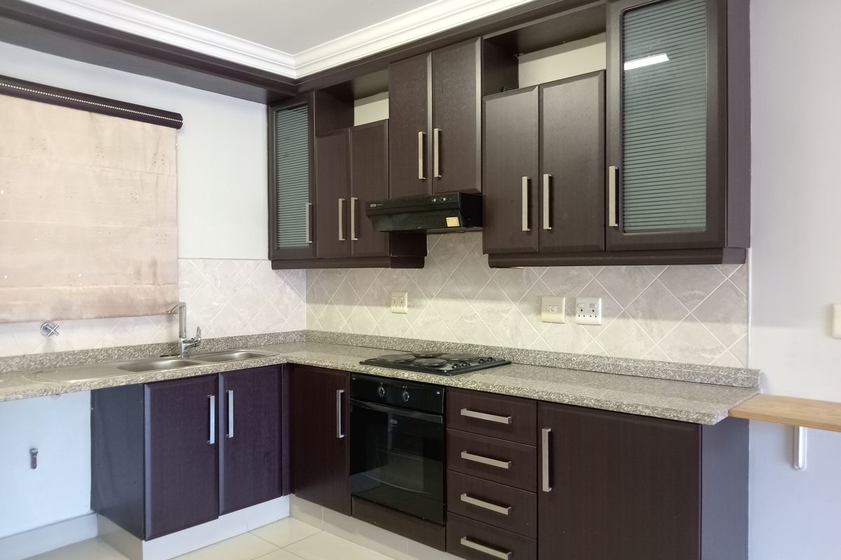 Charming 2-Bedroom Flat for Sale in Umhlanga New Town Centre - Photo 4