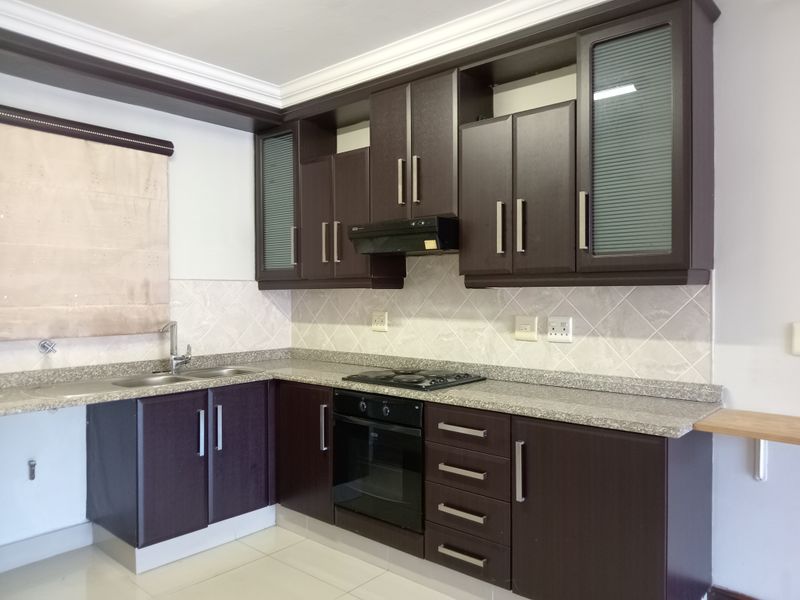 Charming 2-Bedroom Flat for Sale in Umhlanga New Town Centre - Photo 4