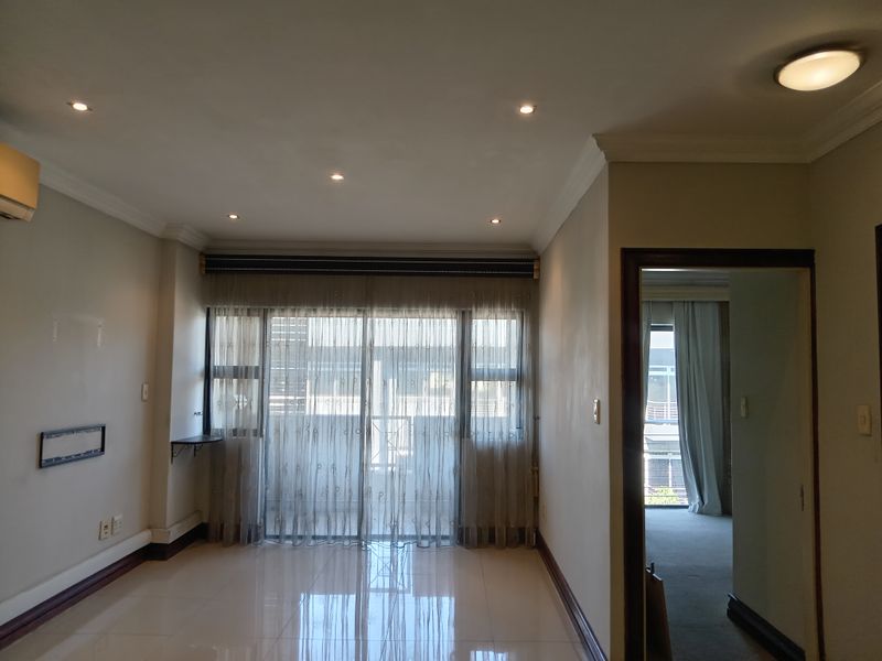 Charming 2-Bedroom Flat for Sale in Umhlanga New Town Centre - Photo 5