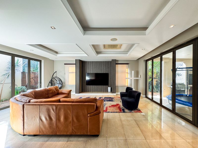 House For Sale In Umhlanga - Photo 2