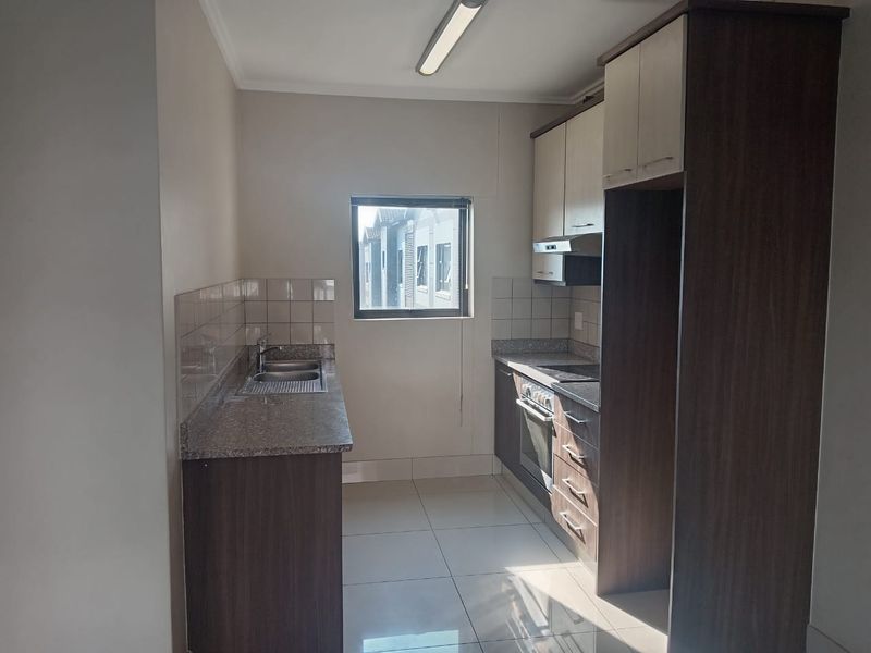 Prime  Property Presents A Stunning Three  Bedroom Apartment Situated In Umhlanga - Photo 3