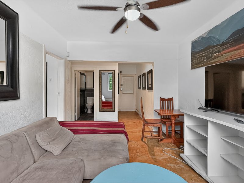 Neat Pet-Friendly Apartment in the Heart of Green Point - Photo 5