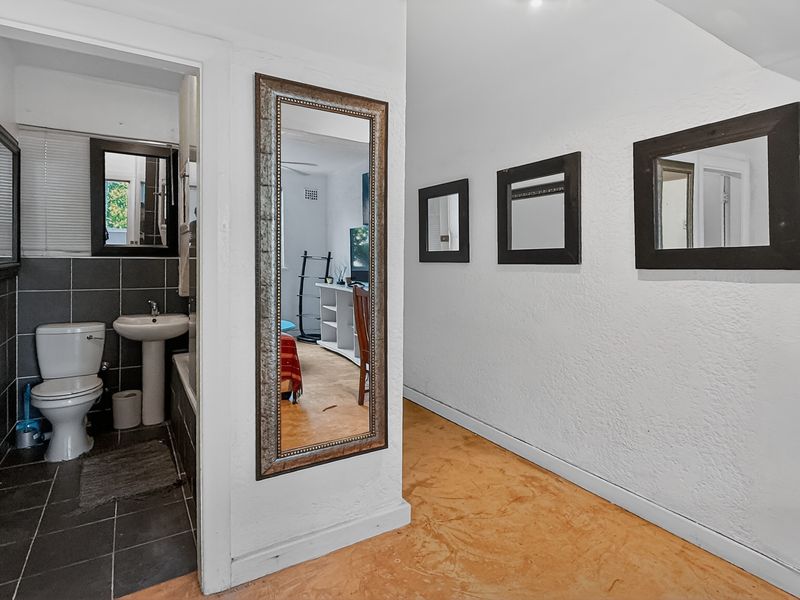 Neat Pet-Friendly Apartment in the Heart of Green Point - Photo 9