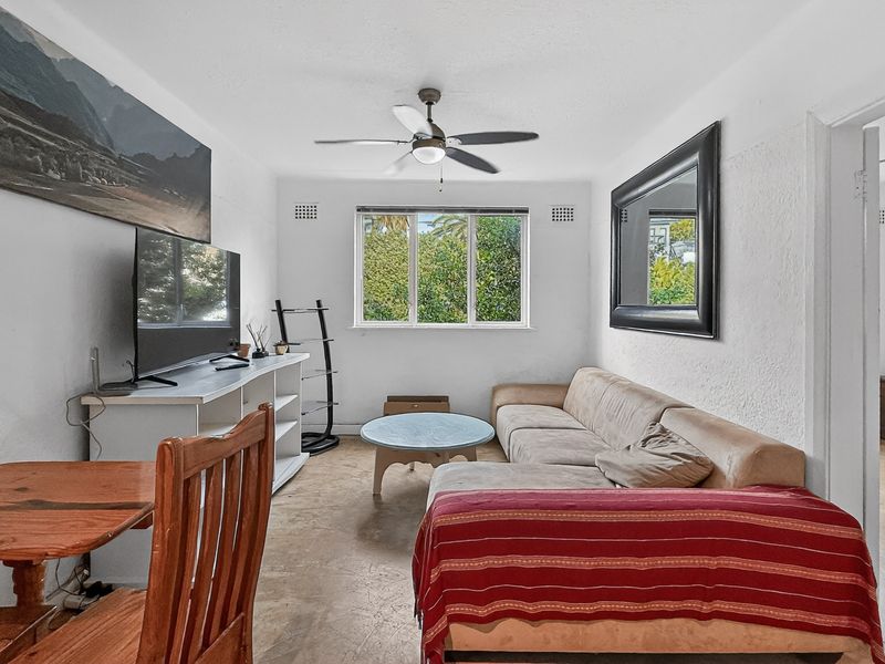 Neat Pet-Friendly Apartment in the Heart of Green Point - Photo 1