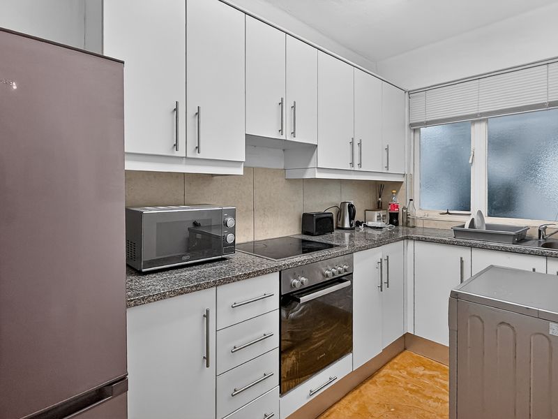 Neat Pet-Friendly Apartment in the Heart of Green Point - Photo 7