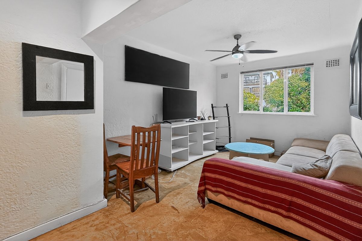 Neat Pet-Friendly Apartment in the Heart of Green Point - Photo 2