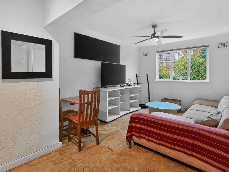 Neat Pet-Friendly Apartment in the Heart of Green Point - Photo 2