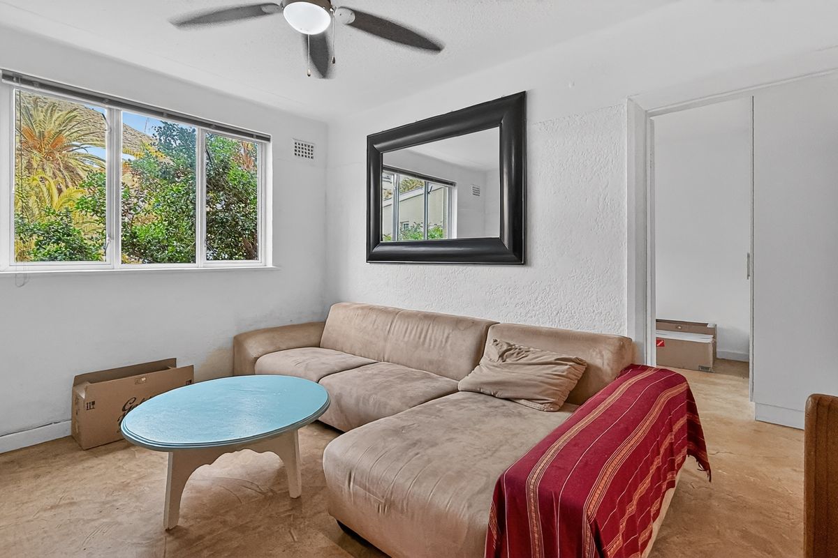 Neat Pet-Friendly Apartment in the Heart of Green Point - Photo 4