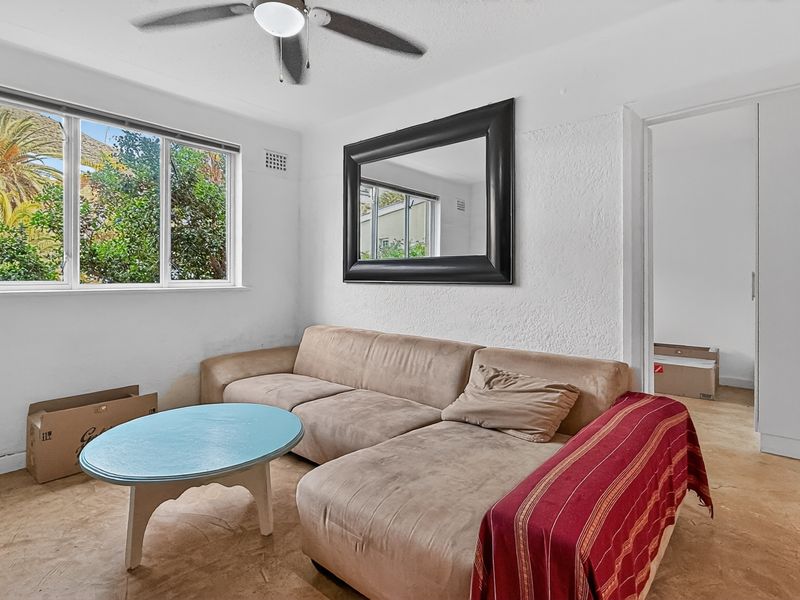 Neat Pet-Friendly Apartment in the Heart of Green Point - Photo 4