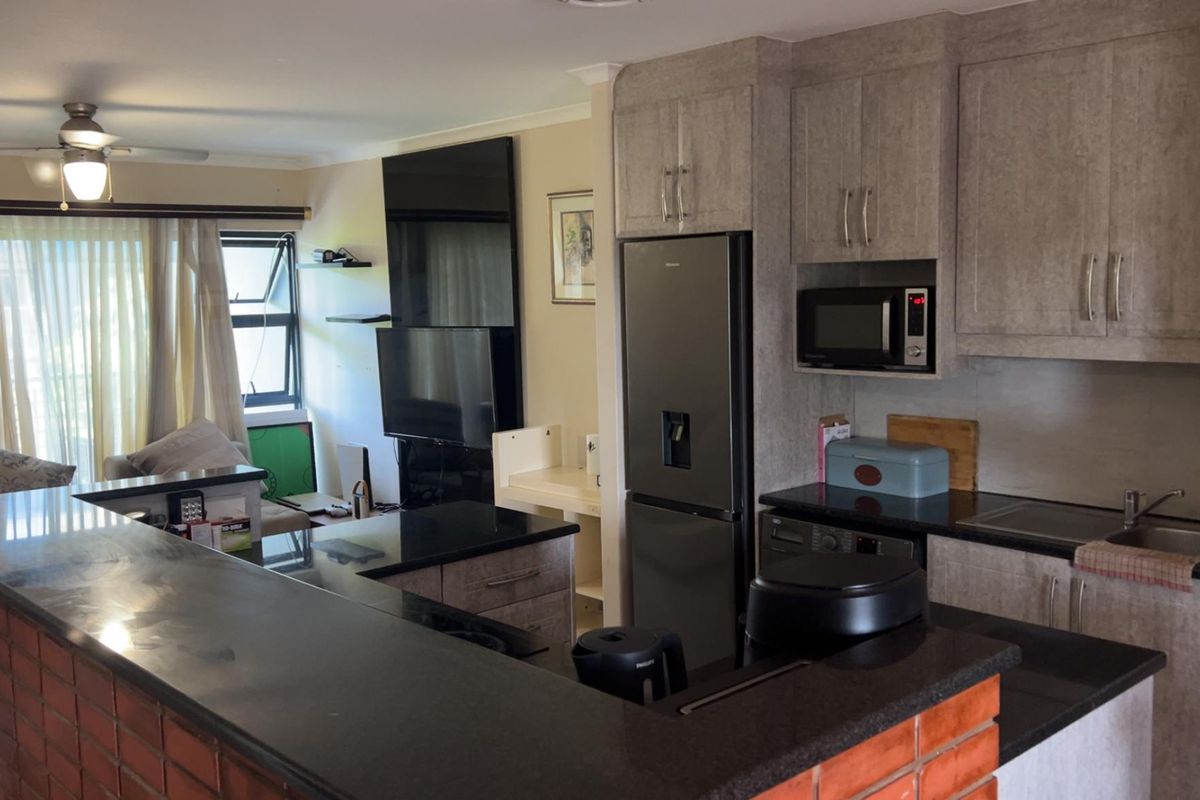 Spacious 2 Bedroom, 2 Bathroom Apartment to Rent - Photo 2