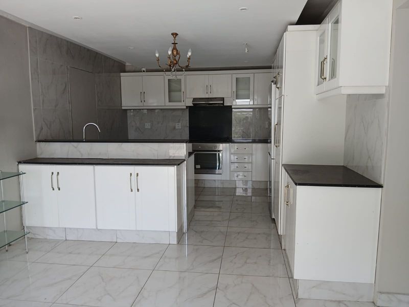 A Family Home with vacant Land for Sale in Westville - Great investment opportunity. - Photo 9