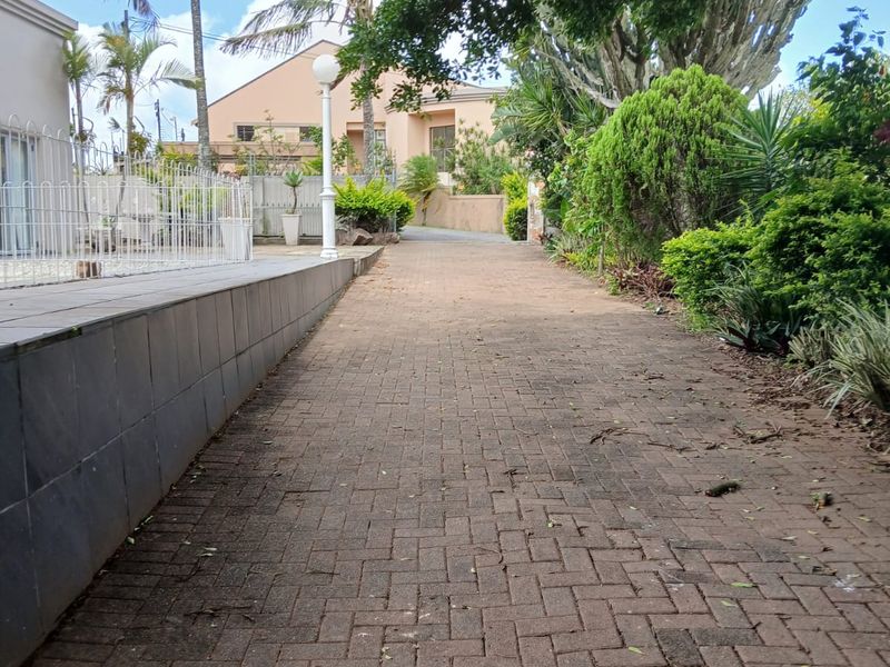 A Family Home with vacant Land for Sale in Westville - Great investment opportunity. - Photo 9