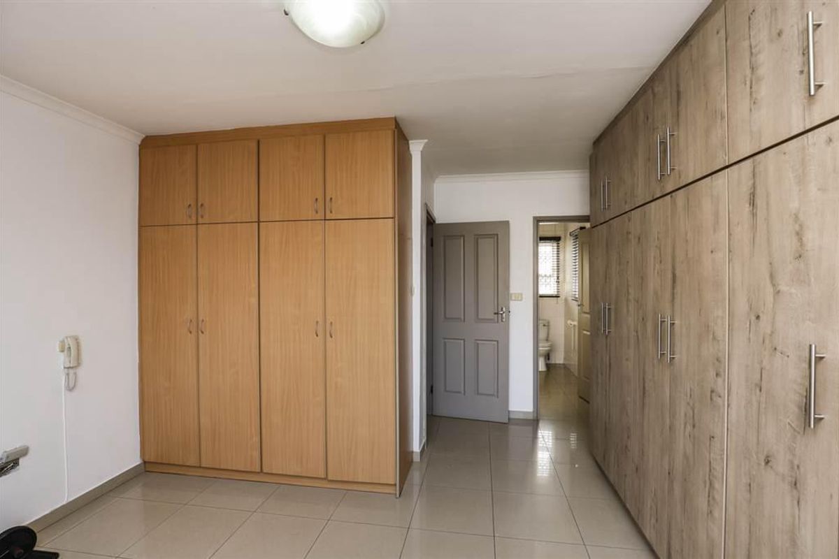 4 Bedroom Apartment in  Effingham For Sale. - Photo 2