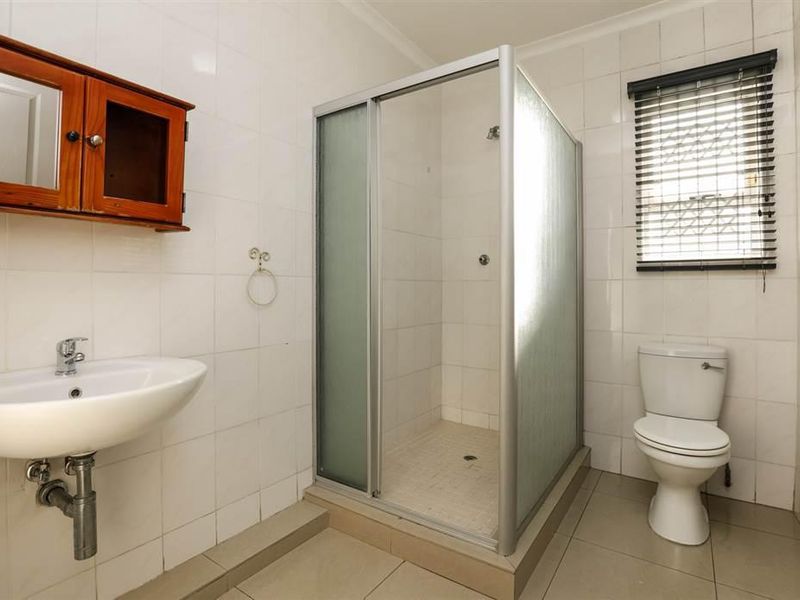 4 Bedroom Apartment in  Effingham For Sale. - Photo 9