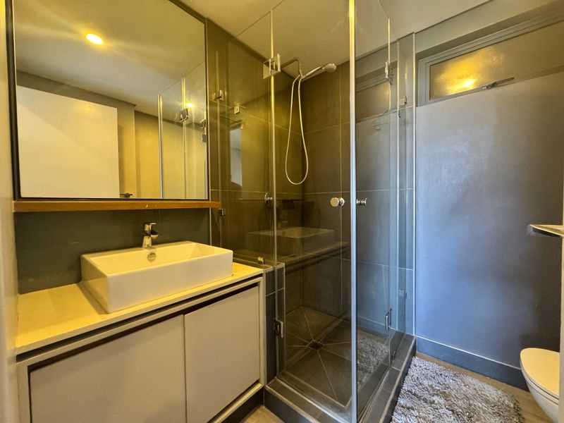 stylish 2 Bedroom Apartment For Sale  In Umhlanga Arch. - Photo 9