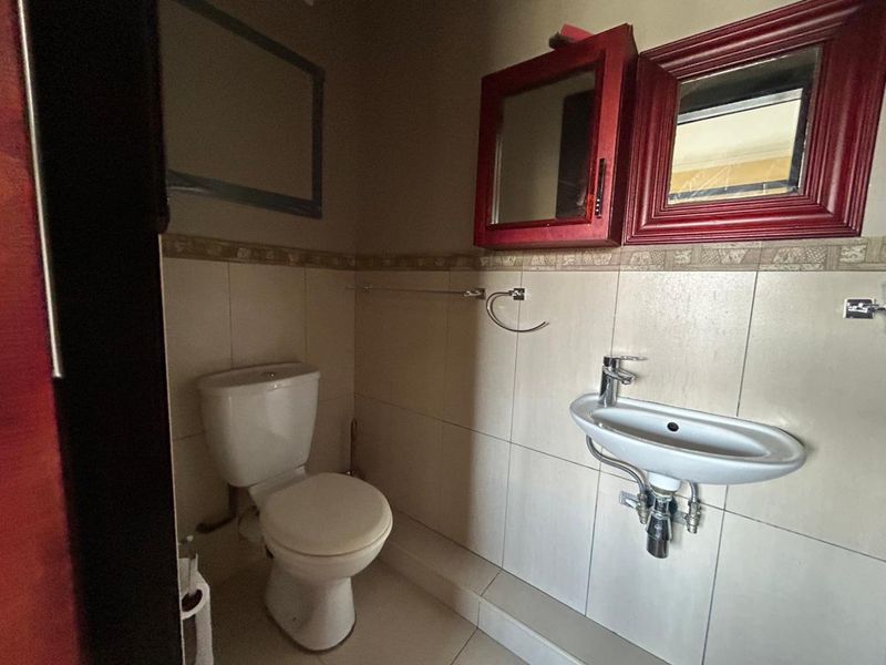 1-Bed Apartment To let - Photo 8