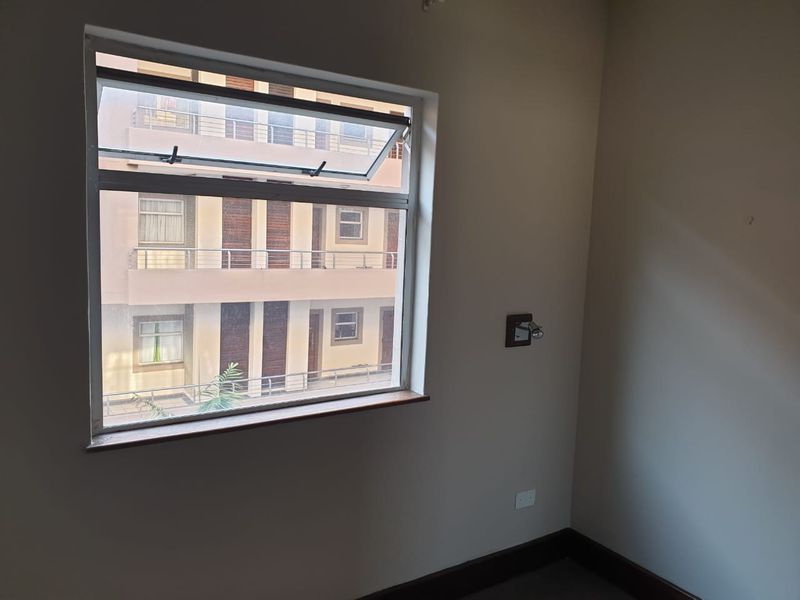 Spacious 1-Bed Apartment for Sale - Photo 8