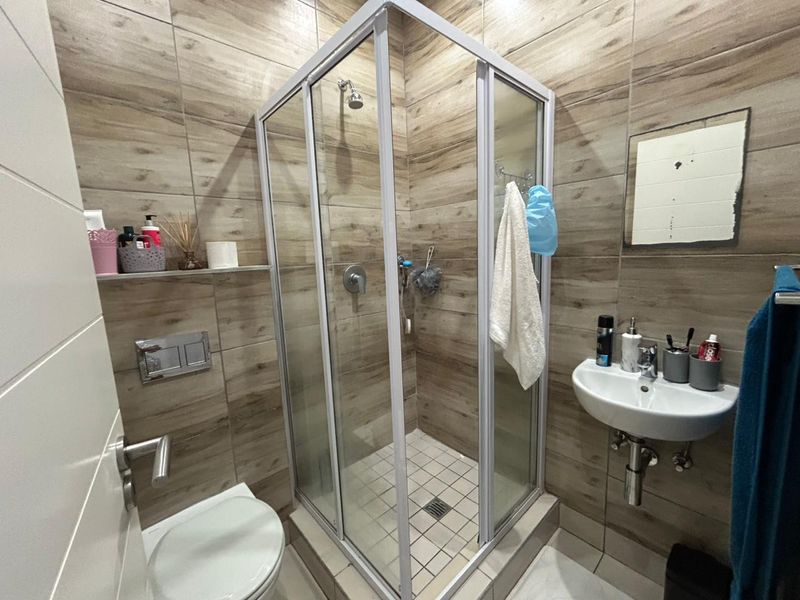 Modern 2 Bedroom Apartment in Umhlanga Ridge - Photo 9