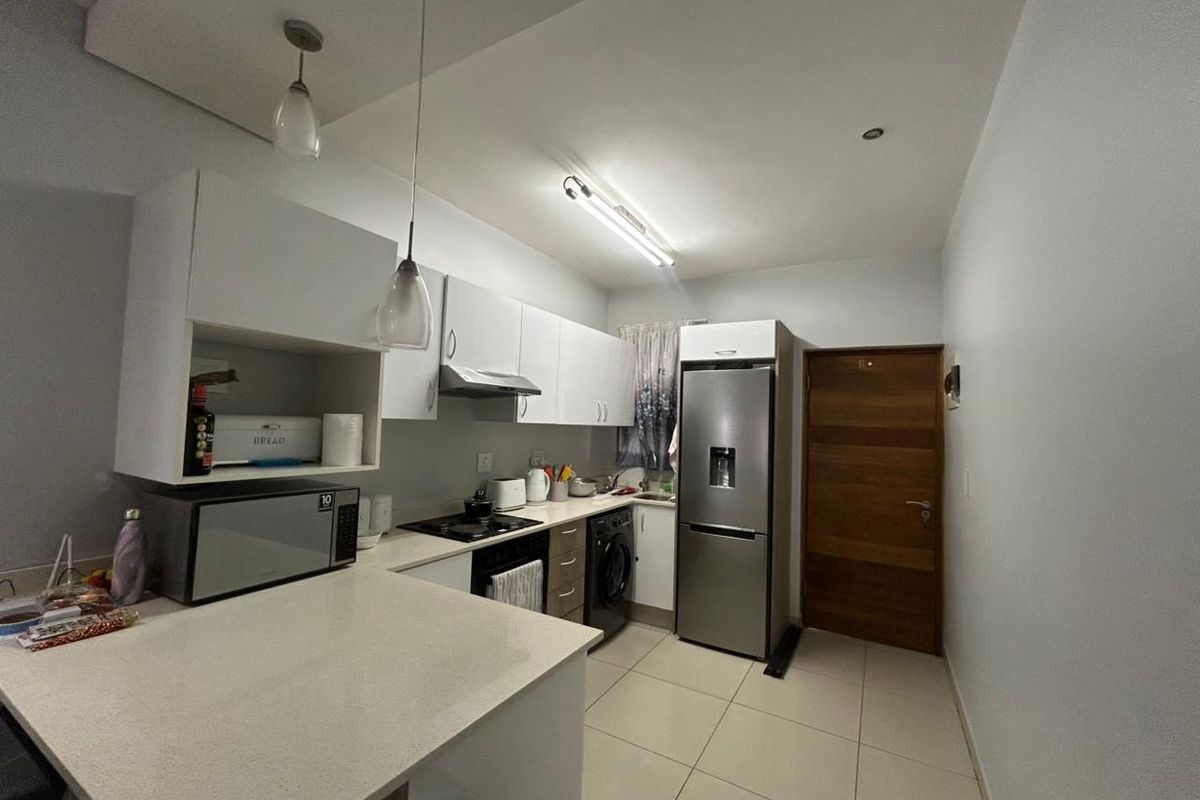 Modern 2 Bedroom Apartment in Umhlanga Ridge - Photo 3