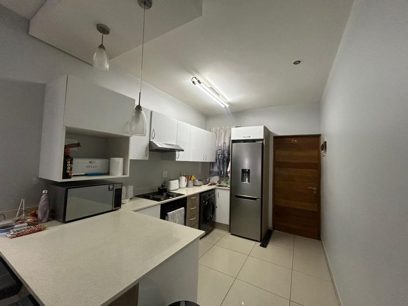 Modern 2 Bedroom Apartment in Umhlanga Ridge - Photo 3