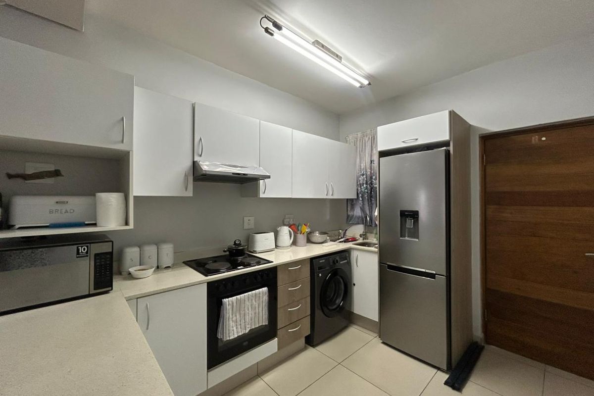 Modern 2 Bedroom Apartment in Umhlanga Ridge - Photo 2