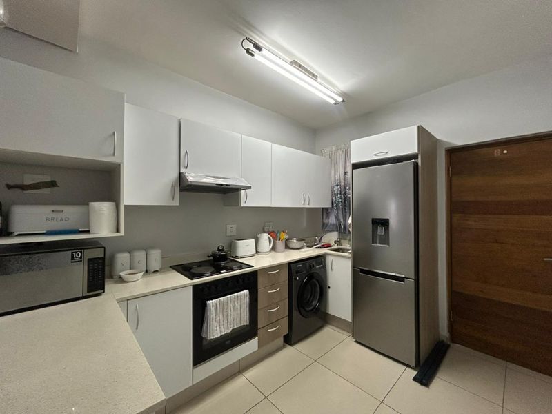 Modern 2 Bedroom Apartment in Umhlanga Ridge - Photo 2