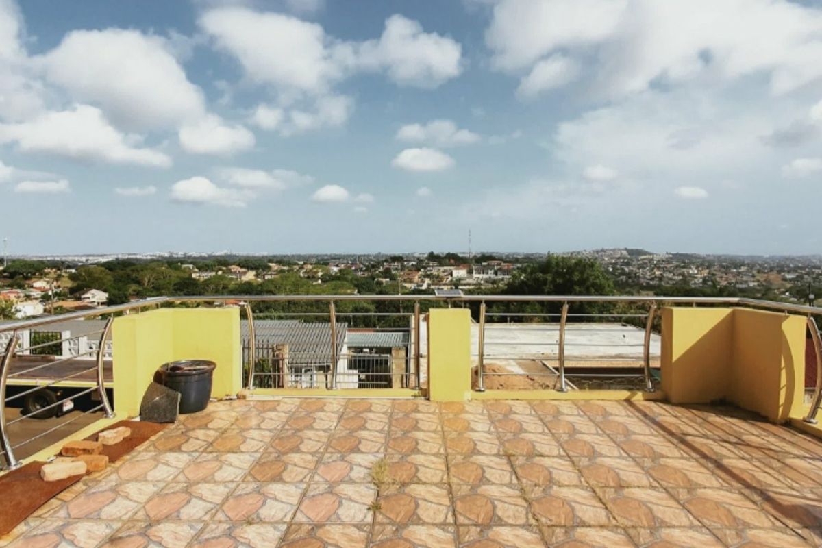 Three Bedroom home with double garage in Eastbury for sale - Photo 2