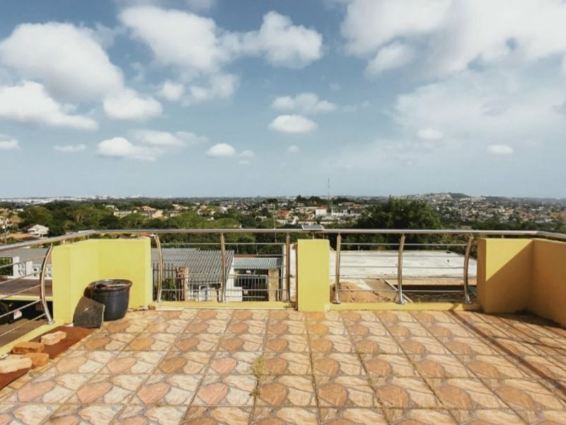 Three Bedroom home with double garage in Eastbury for sale - Photo 2