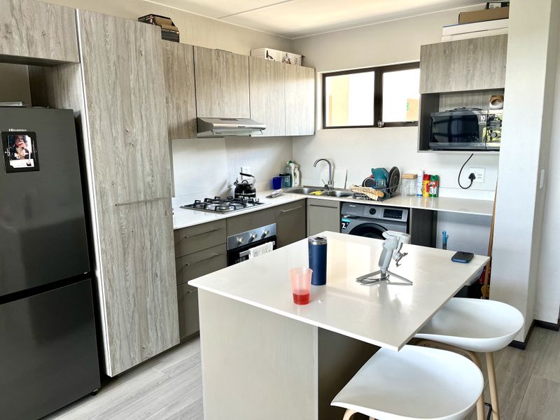 1 Bedroom PLUS Loft in SoHo Junction - Photo 4