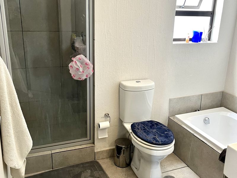 1 Bedroom PLUS Loft in SoHo Junction - Photo 9