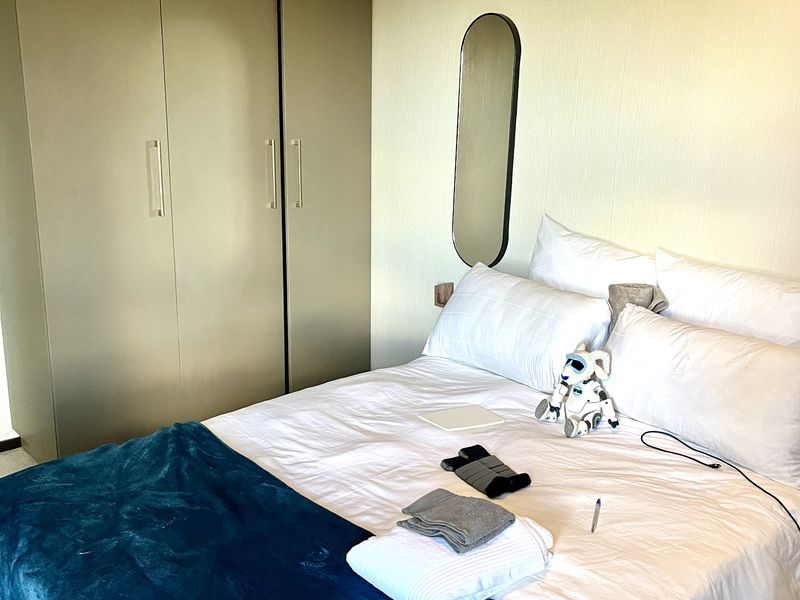 1 Bedroom PLUS Loft in SoHo Junction - Photo 8
