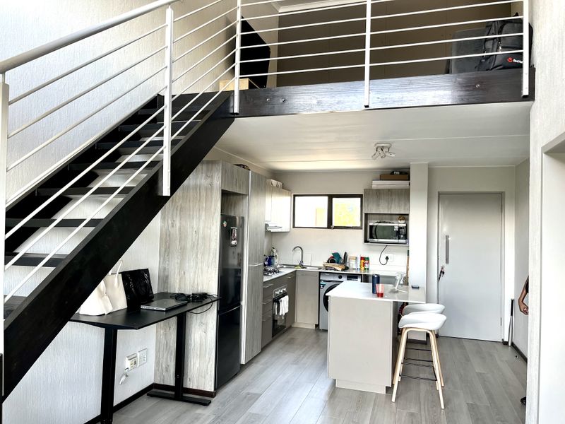 1 Bedroom PLUS Loft in SoHo Junction - Photo 2