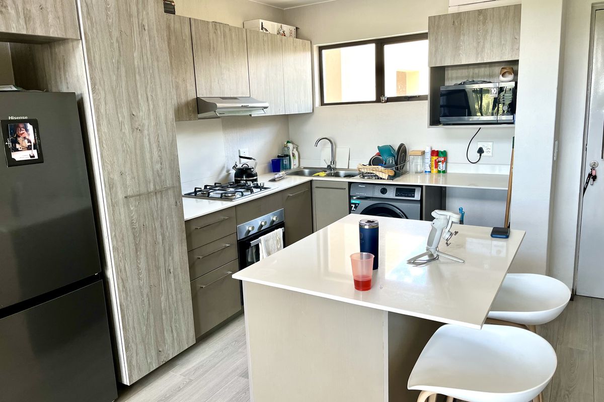 1 Bedroom PLUS Loft in SoHo Junction - Photo 3