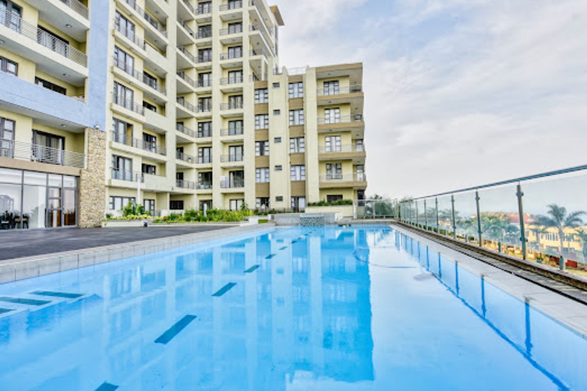 Luxury 2-Bed, 2-Bath Seafront Apartment with 3 Balconies & Panoramic Ocean Views - Photo 2