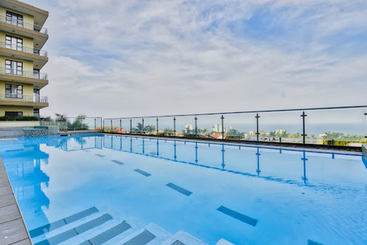 Luxury 2-Bed, 2-Bath Seafront Apartment with 3 Balconies & Panoramic Ocean Views - Photo 3