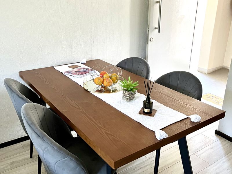 2 Bedroom. 1 Bathroom. - Photo 3
