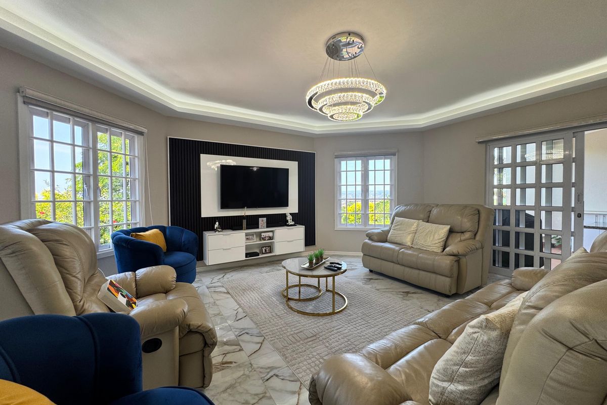 Spacious  3 Bedroom Townhouse for Sale in Sunningdale - Photo 2