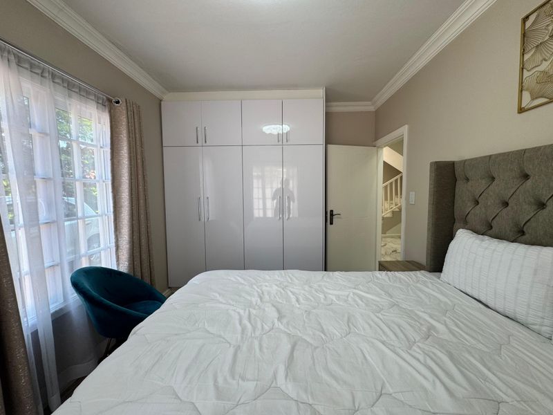 Spacious  3 Bedroom Townhouse for Sale in Sunningdale - Photo 10