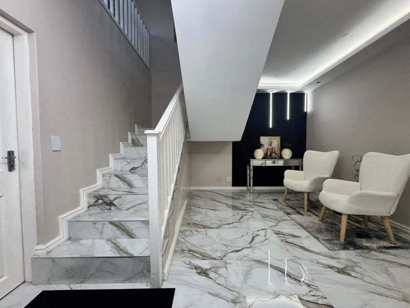 Spacious  3 Bedroom Townhouse for Sale in Sunningdale - Photo 9