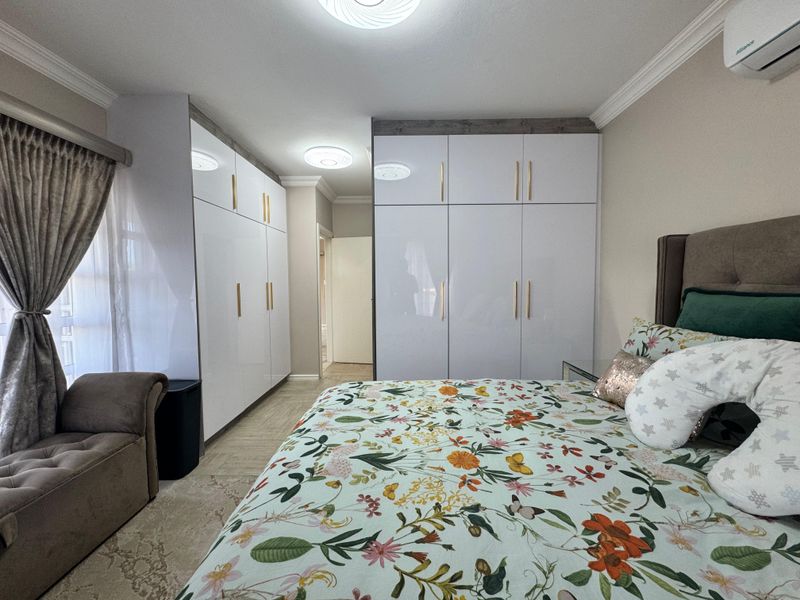 Spacious  3 Bedroom Townhouse for Sale in Sunningdale - Photo 8