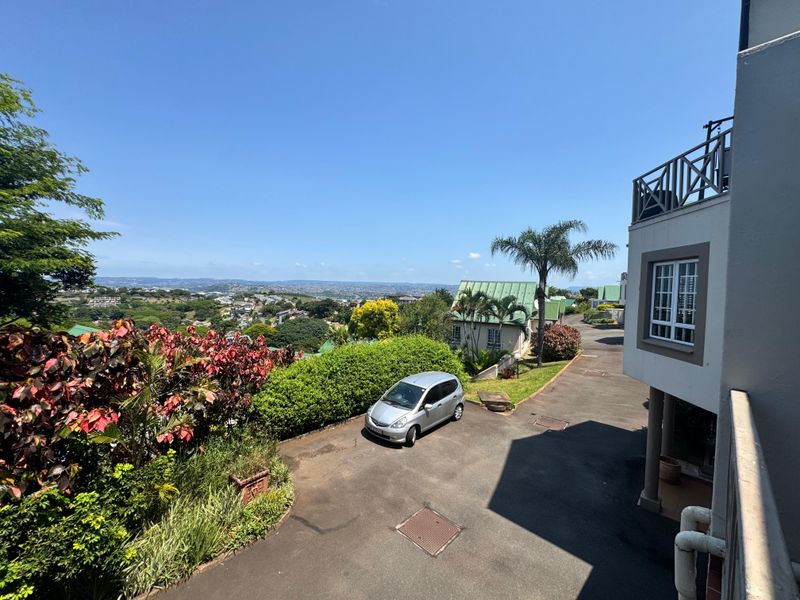 Spacious  3 Bedroom Townhouse for Sale in Sunningdale - Photo 6