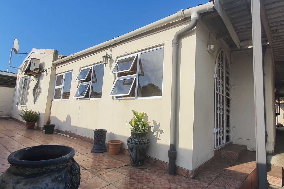 Four bedroom semi-detached simple in Stonebridge for sale - Photo 2