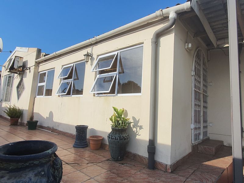 Four bedroom semi-detached simple in Stonebridge for sale - Photo 2