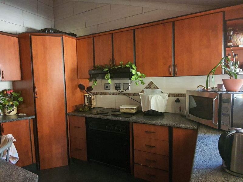 Four bedroom semi-detached simple in Stonebridge for sale - Photo 9