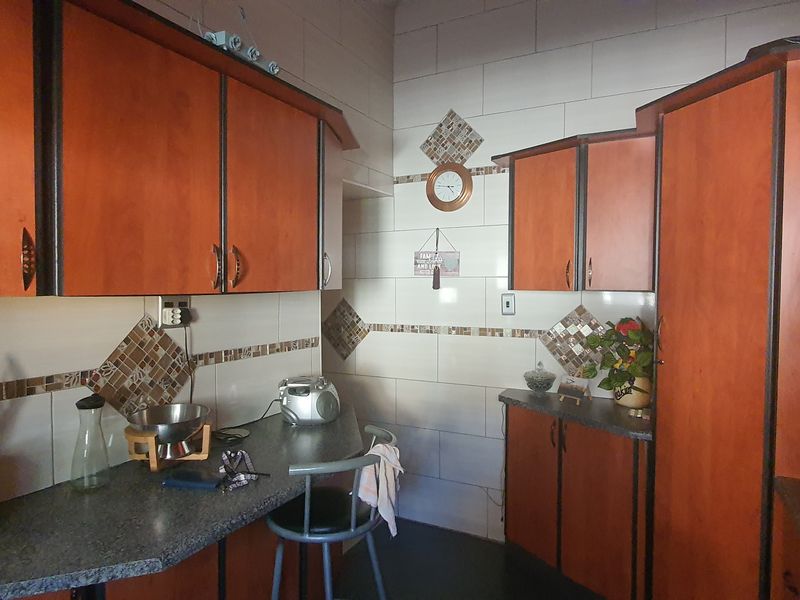 Four bedroom semi-detached simple in Stonebridge for sale - Photo 8